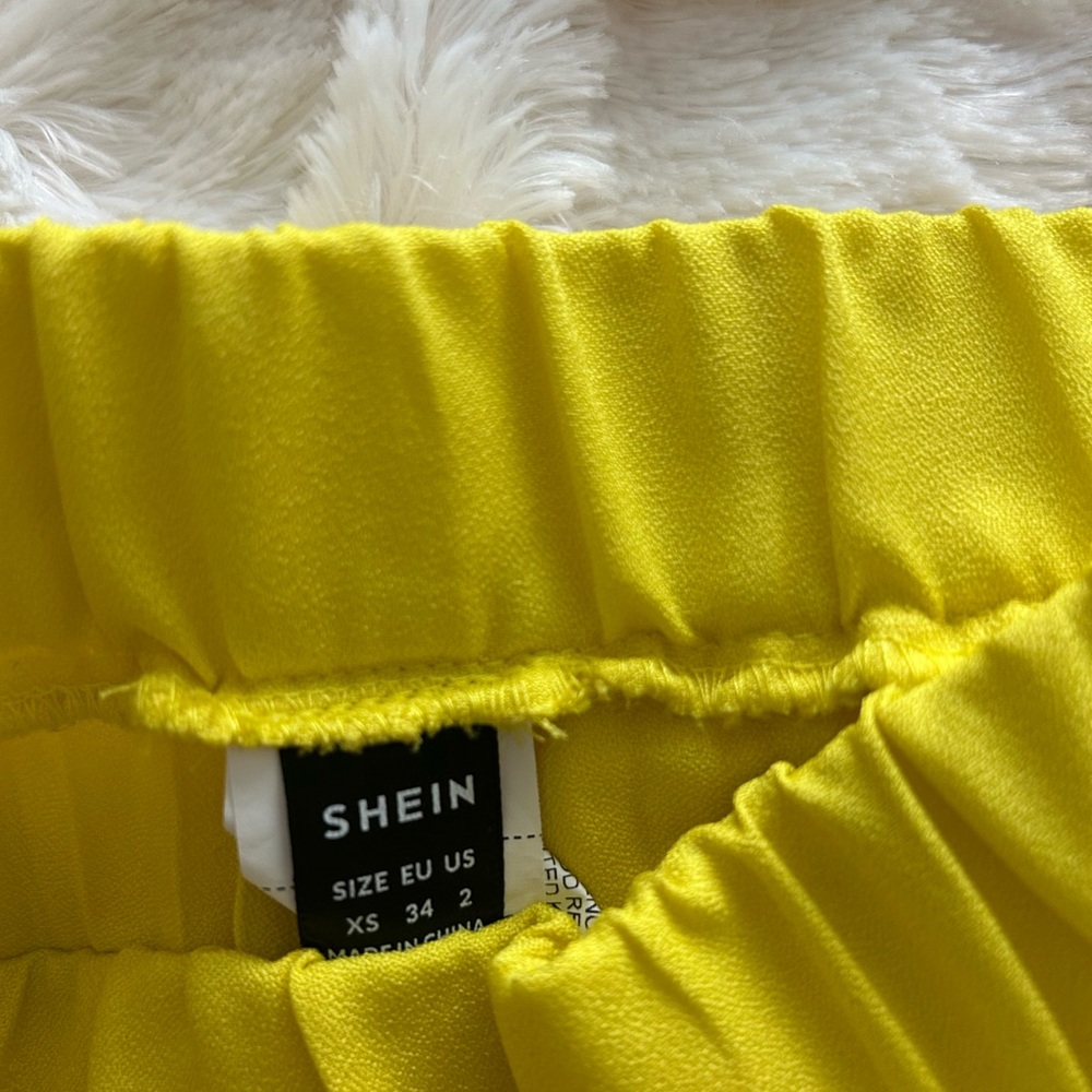 SHEIN Vibrant Yellow Pleated Wide-Leg Pants|brunch|tea time| feminine flowy - Picture 5 of 6